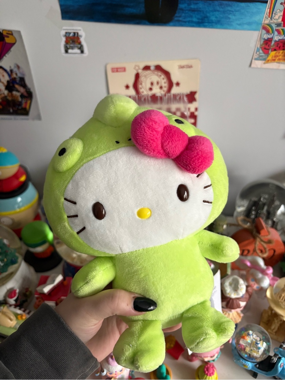 nwt hello kitty chameleon plushie